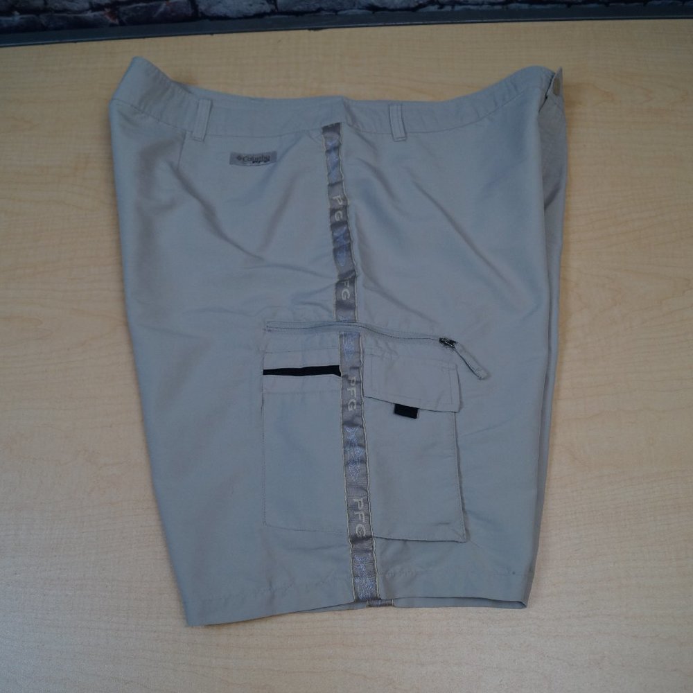 Vintage Columbia PFG Fishing Cargo Shorts Omni Shade Khaki Nylon Mens 38 X 9